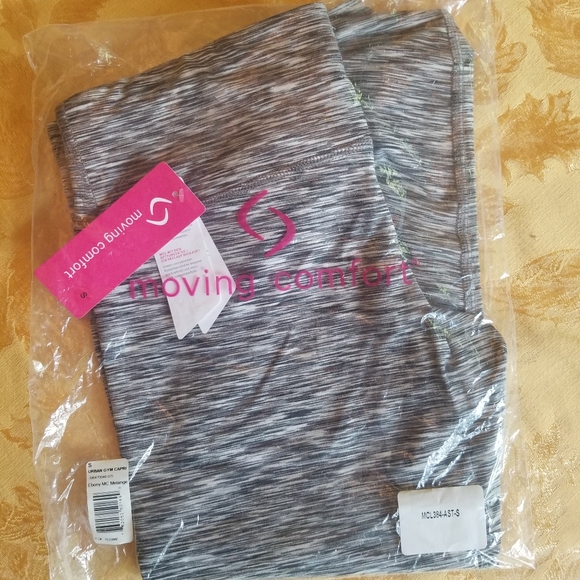 Moving Comfort Urban Gym Capri in Ebony Melange - Picture 5 of 9